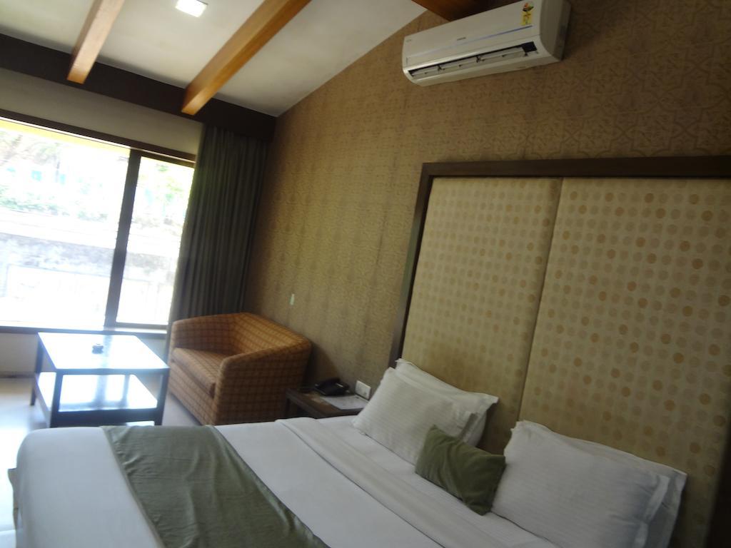 Amazinn Villa Lonavla Zimmer foto